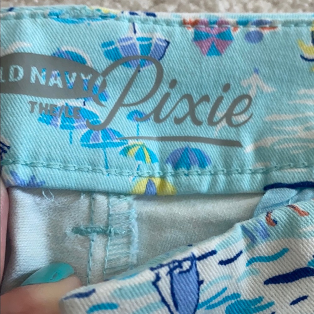Old Navy Pixie Shorts Size 6 - image 3